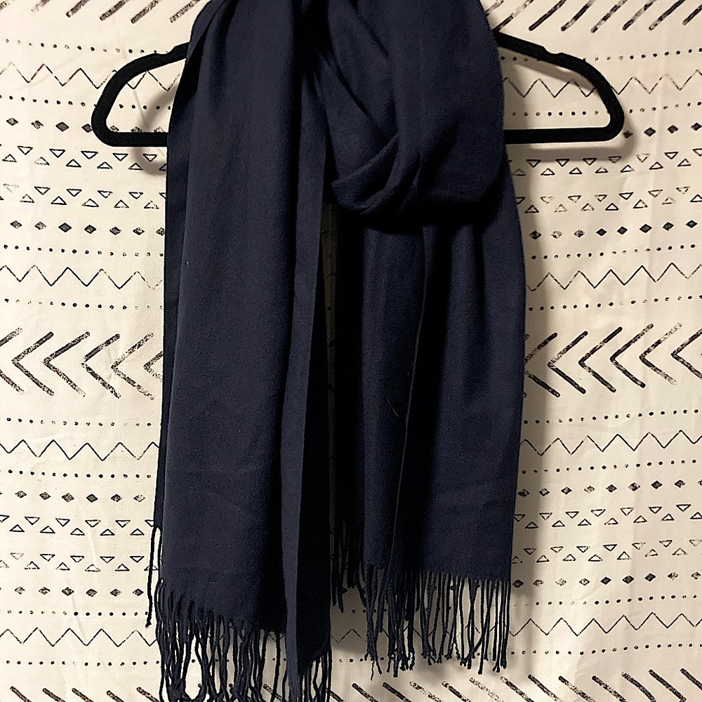 Furtalk Soft, Navy scarf with tassels - Picture 4 of 6